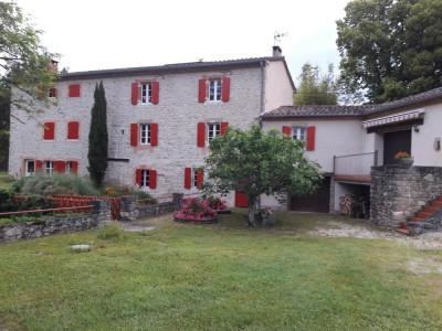 Maison à vendre à ALBI 81000 Tarn Midi-Pyrénées France: Moulin Tarn (81). Dans un village prestigieux et une campagne remarquable, le moulin a été entièrement aménagé en résidence confortable.<br />
Dans le parc de 8000m², piscine et terrain de tennis (...