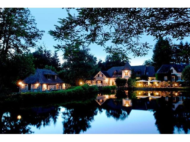 Commercieel-bedrijf te koop in LIMOGES 87000 Haute-Vienne Limousin Frankrijk: Hotel-restaurant in een watermolen in Haute-Vienne. Op het vredige platteland geniet dit actieve gastronomische restaurant een zeer goede regionale reputatie. Het heeft een grote wijnkelder.<br />
Parallel...