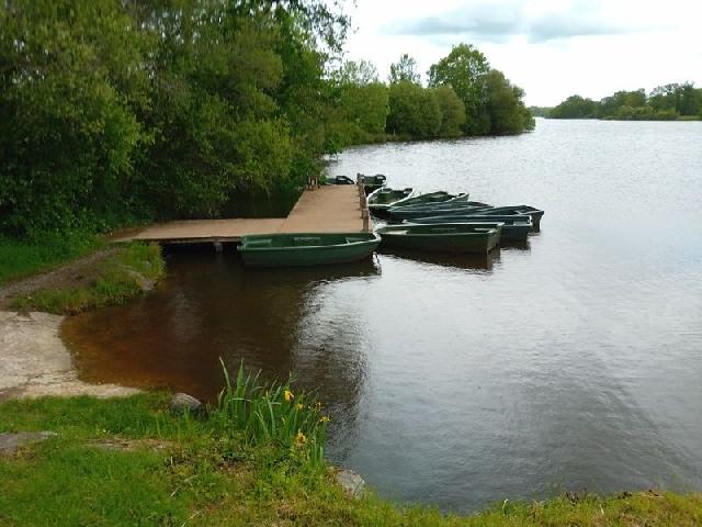 Agrarisch-bedrijf te koop in GUÉRET 23000 Creuse Limousin Frankrijk: Meer 30 ha. Visplaats (Noord-Limousin). Hoewel het niet de grootste of meest prestigieuze is, is het opmerkelijk vanwege het management en de gevestigde bekendheid.<br />
<br />
De site<br />
In het diepe, rustige p...