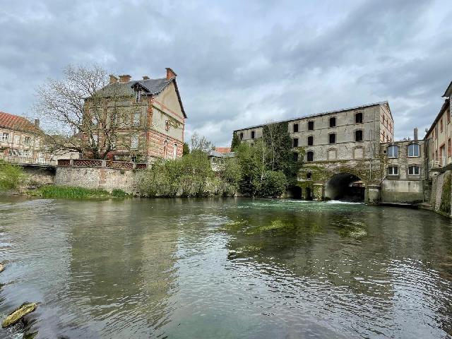 Local-Commercial &agrave; vendre &agrave;&nbsp;ROMILLY SUR SEINE 10100 Aube Champagne-Ardenne France: Moulin et demeure bourgeoise (Romilly sur Seine). <br />
 	Grand moulin 330 m² environ sur trois niveaux vides. Une turbine est installée dans une partie contigüe de 55m² sur deux niveaux.<br />
La centrale...