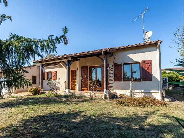 Huis te koop in SAINT-SYLVESTRE-SUR-LOT 47140 Lot-et-Garonne Aquitaine Frankrijk: Bungalow op een terrein van 796 m2 met een woonoppervlakte van 100 m2. Indeling: 5 vertrekken, 3 slaapkamers, badkamer....