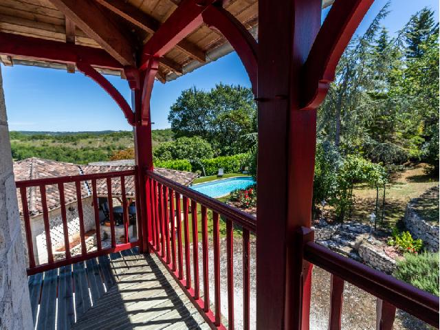 Huis te koop in ROQUECOR 82150 Tarn-et-Garonne Midi-Pyrénées Frankrijk: Woonhuis op een terrein van 3373 m2 met een woonoppervlakte van 320 m2. Indeling: 10 vertrekken, 5 slaapkamers, 3 badkamers....