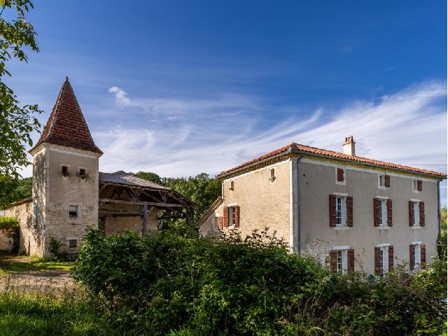 House for sale BRASSAC 82190 Tarn-et-Garonne Midi-Pyrénées France: House, barns, land, pigeon tower. Charming, country property located in the rolling valleys of the Tarn et Garonne. Comprising a beautifully proportioned stone farmhouse with a rendered facade, large ...
