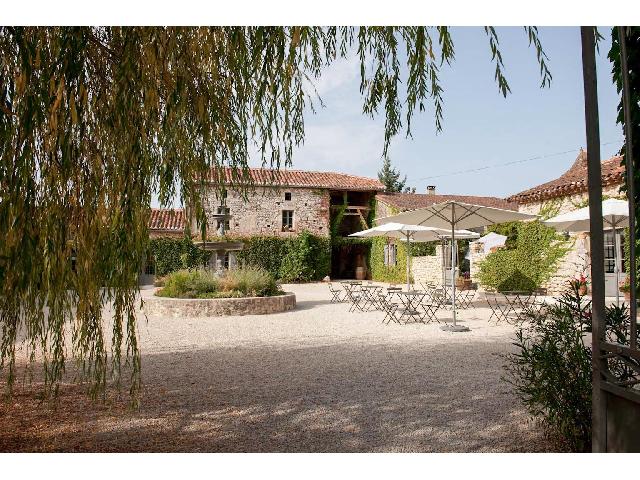 Commercial-property for sale VIRE-SUR-LOT 46700 Lot Midi-Pyrénées France: House, restaurant, gîte, outbuildings, heated pool, land, coffee shop.  384m2 residential & gîte, 373m2 restaurant and coffee shop and a further 123m2 ready to renovate.  18th century historic, form...