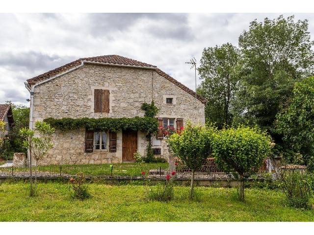 Huis te koop in CASTELSAGRAT 82400 Tarn-et-Garonne Midi-Pyrénées Frankrijk: Huis, bijgebouw, land, bijgebouwen. 19e-eeuwse stenen boerderij met talrijke bijgebouwen en modern houten chalet, gelegen op de top van een heuvel met een fantastisch uitzicht van alle kanten. Als u o...