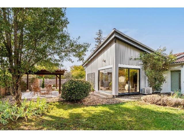 Huis te koop in COURBIAC 47370 Lot-et-Garonne Aquitaine Frankrijk: Huis, tuin, garage, zwembad. Super stijlvol modern huis gelegen in het kleine dorpje Courbiac, op vijf minuten rijden van het historische stadje Tournon d'Agenais, bestaande uit een gelijkvloers pand ...