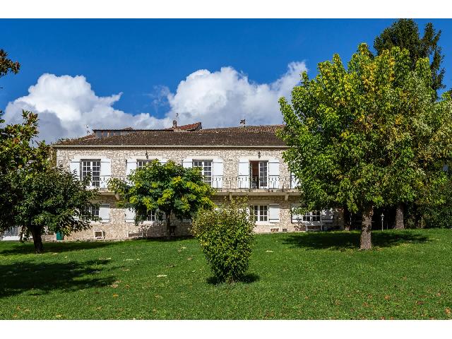 House for sale MONFLANQUIN 47150 Lot-et-Garonne Aquitaine France: House, garden, outbuildings. Location has never truer than with this substantial stone house, situated in the heart of the historic town of Monflanquin, in a quiet and peaceful setting with fabulous v...