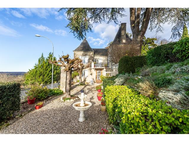 Huis te koop in MONFLANQUIN 47150 Lot-et-Garonne Aquitaine Frankrijk: Prachtig, historisch herenhuis met tuin.<br />
Unieke kans om een ​​lokale architectonische parel te bezitten, duidelijk ontworpen met visioenen van grandeur, dit charmante herenhuis heeft alle element...