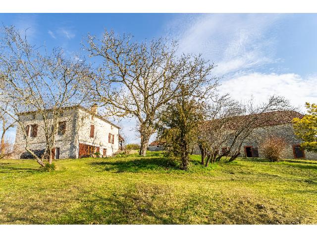 House for sale SAINTE-COLOMBE-DE-VILLENEUVE 47300 Lot-et-Garonne Aquitaine France: House, land, outbuildings. Charming, small country estate, dating from the early 19th century, situated in the rolling valleys of the Lot et Garonne between Agen and Villeneuve sur Lot.  Comprising tw...
