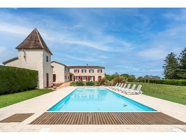 House for sale MONTAIGU-DE-QUERCY 82150 Tarn-et-Garonne Midi-Pyrénées France: Impressive, luxury modern house in fabulous location.   Built by its current owners 11 years ago in a traditional style, and at considerable expense now presented in immaculate condition.  Providing a...