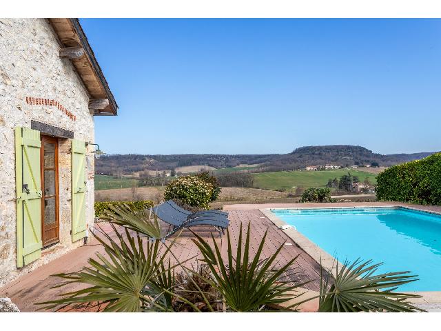 Haus zu verkaufen in TOURNON-D'AGENAIS 47370 Lot-et-Garonne Frankreich. Haus, Pool, Grundstück. Außergewöhnliche, umgebaute Steinscheune aus dem 18. Jahrhundert, gelegen in den sanften Tälern des Lot-et-Garonne, drei Kilometer von der florierenden Bastidenstadt Tourno...