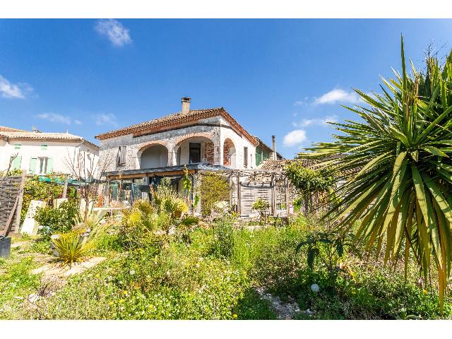 Huis te koop in BOURG-DE-VISA 82190 Tarn-et-Garonne Midi-Pyrénées France: Huis, tuin, garage. Ruim 19e-eeuws stenen huis, gelegen in het centrum van het bloeiende dorp Bourg de Visa, op een centrale maar rustige locatie op loopafstand van winkels, zomeravondmarkten en een l...