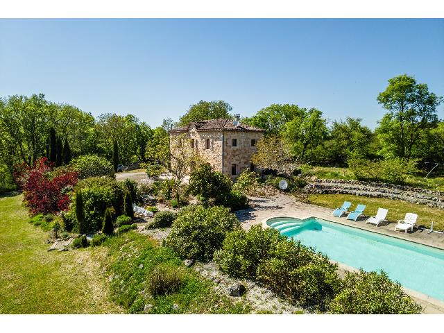 Huis te koop in CAHORS 46000 Lot Midi-Pyrénées Frankrijk: Huis, tuin, zwembad in Carnac-Rouffiac. Traditioneel stenen landhuis, voltooid in 2012, gebouwd volgens strenge normen door lokale ambachtslieden tegen hoge kosten en nu voorzien van precies de juiste...