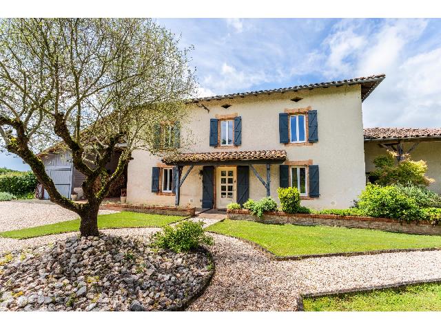 Huis te koop in SAINT-FRAJOU 31230 Haute-Garonne Midi-Pyrénées France: Huis, grond, zwembad, bijgebouwen. De locatie is nog nooit zo authentiek geweest als met dit betoverende Commingeoise huis met vier slaapkamers, gelegen in een prachtig aangelegde privétuin van 2-4 h...