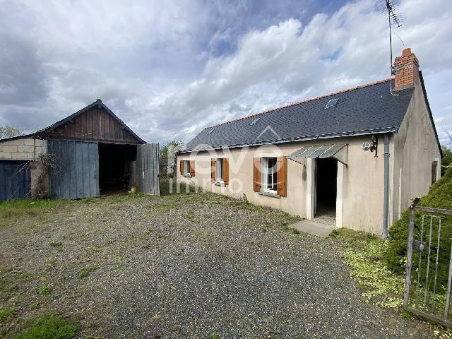 Huis te koop in LES ROSIERS SUR LOIRE 49350 Maine-et-Loire Pays de la Loire France: Woonhuis op een terrein van 2452 m2 met een woonoppervlakte van 85 m2. Indeling: 3 vertrekken, slaapkamer op de begane grond, 2 slaapkamers, badkamer met douche. Binnenplaats. Garages: 1. Interne park...