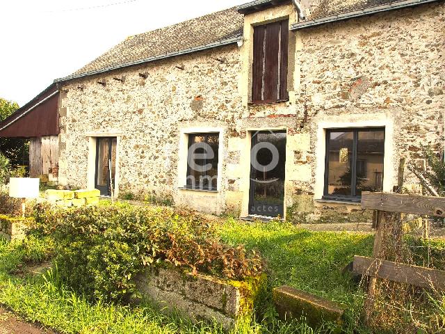 Huis te koop in CHALONNES SUR LOIRE 49290 Maine-et-Loire Pays de la Loire France: Woonhuis op een terrein van 7000 m2 met een woonoppervlakte van 220 m2. Indeling: 5 vertrekken, badkamer met douche. Taxe foncière 614 €....