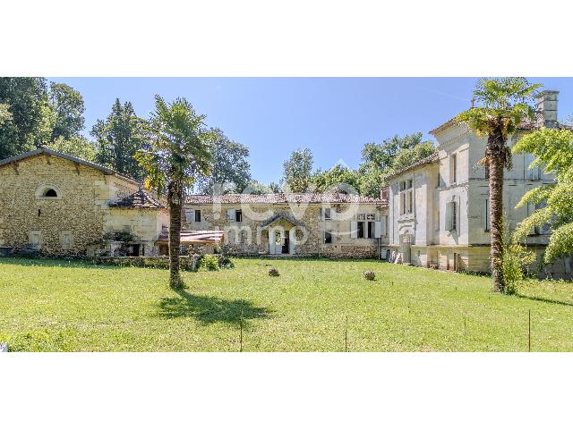 Huis te koop in CAMBES 33880 Gironde Aquitaine France: Kasteel op een terrein van 17825 m2 met een woonoppervlakte van 650 m2. Indeling: 20 vertrekken, slaapkamer op de begane grond, 10 slaapkamers, badkamer, badkamer met douche. Garages: 2. Bouwjaar: 160...
