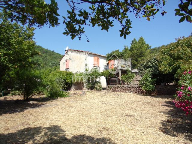 Huis te koop in LA TOUR SUR ORB 34260 Hérault Languedoc Roussillon France: Woonhuis op een terrein van 691 m2 met een woonoppervlakte van 75 m2. Indeling: 4 vertrekken, woonkamer van 24 m2, 3 slaapkamers, badkamer met douche. Garages: 1. Interne parkeerplaatsen: 3. Terras. B...