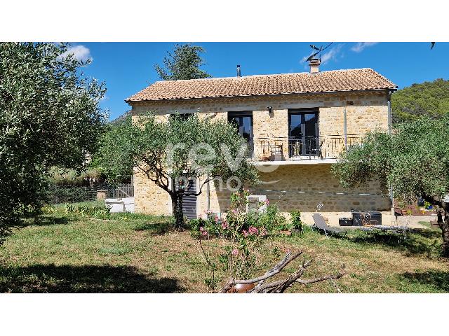 Huis te koop in BUIS LES BARONNIES 26170 Drôme Rhônes-Alpes France: Woonhuis op een terrein van 2760 m2 met een woonoppervlakte van 165 m2. Indeling: 8 vertrekken, 4 slaapkamers, 2 badkamers. Garages: 2. Terras. Bouwjaar: 1974....