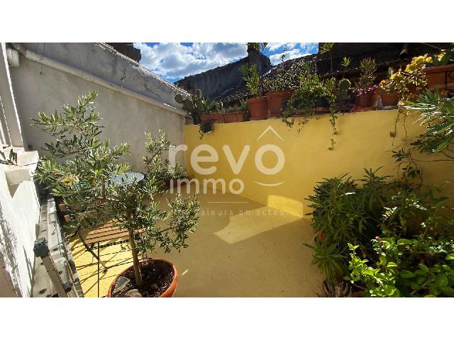 Huis te koop in SAINT JEAN DE LA BLAQUIERE 34700 Hérault Languedoc Roussillon France: Dorpswoning met terras en kelder en een woonoppervlakte van 127 m2. Indeling: 6 vertrekken, woonkamer van 20.48 m2, 3 slaapkamers, badkamer met douche. Terras. Niet-vrijstaand. Bouwjaar: 1850. Kelder....