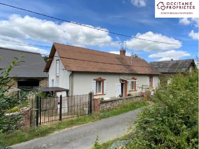 Gîtes/Chambres d'hôtes te koop in LUBERSAC 19210 Corrèze Limousin France: Goed gerenoveerde boerderij met schuren, gastenkamers, gîte Goed gerenoveerde boerderij met schuren en gastenkamers, gîte op 3,3 ha grond Aan een zeer rustig landweggetje ligt dit prachtig gerenovee...