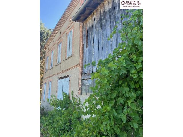 Huis te koop in LEZAT SUR LEZE 09210 Ariège Midi-Pyrénées France: Huis - 4 slaapkamers - bijgebouwen - perceel van 9395 m2 -  Te renoveren huis van 122m2 met bijgebouwen op een terrein van 9395m2 met prachtig uitzicht op de Pyreneeën. Op de begane grond bevinden zi...