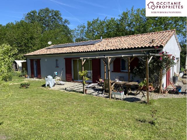 Huis te koop in ARTIGAT 09130 Ariège Midi-Pyrénées France: Villa en een terrein van 1458 m2 met een woonoppervlakte van 103 m2. Indeling: 4 vertrekken, 3 slaapkamers, badkamer met douche, 1 toiletten. Terras. Garage. Parkeerplaatsen: 3. Bouwjaar: 2017....
