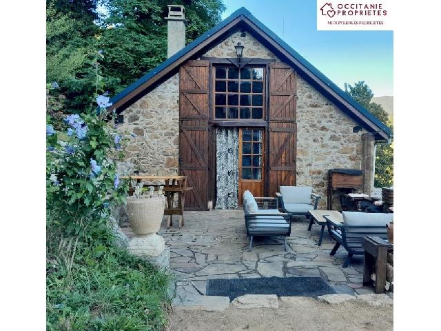 Huis te koop in BOUSSENAC 09320 Ariège Midi-Pyrénées France: Prachtig berghuis van 75 m2 met schuur/werkplaats van 70 m2, schuur en een mooi terrein van ca. 3000 m2 rondom het perceel. Het stenen huis is gunstig gelegen aan de rand van een gehucht op 850 m hoog...