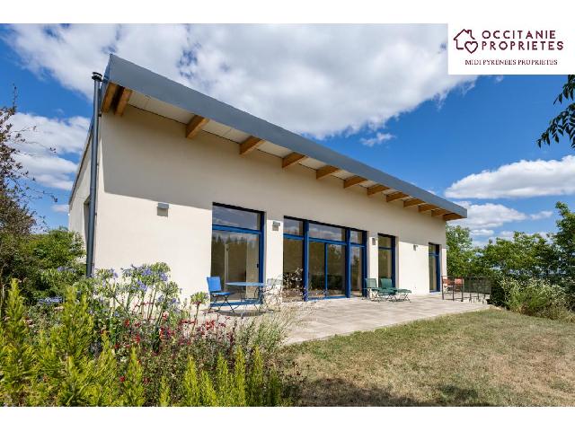 Huis te koop in PAMIERS 09100 Ariège Midi-Pyrénées France: Op slechts acht minuten van Pamiers ligt dit recente huis in een rustige en groene omgeving. Het biedt een lichte, comfortabele en harmonieuze leefomgeving met een adembenemend uitzicht op de Pyrenee...