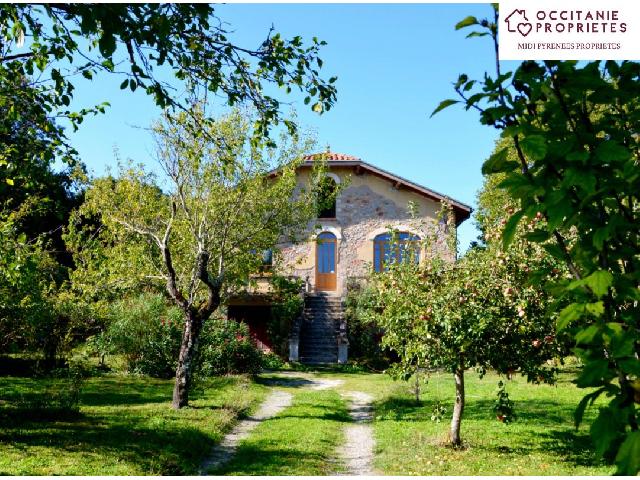 Huis te koop in REVEL 31250 Haute-Garonne Midi-Pyrénées France: Charmant huisje uit 1940 met grote tuin Revel Op slechts 5 minuten van het centrum van Revel vindt u deze charmante stenen woning uit de jaren 1940, bijna volledig gerenoveerd en omgeven door een groe...