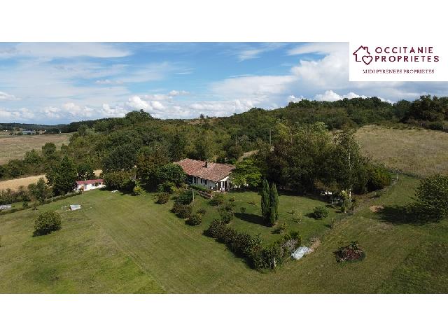 Huis te koop in&nbsp;L'ISLE EN DODON 31230 Haute-Garonne Midi-Pyrénées France: Groot milieuvriendelijk huis met meer dan 5 hectare grond Prachtige Ecologische Woning op het Platteland met Toegang tot de Rivier<br />
Deze schitterende ecologische woning is uitgerust met een pelletkete...