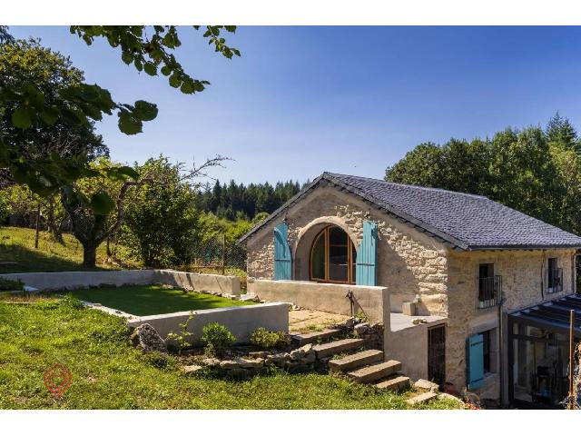 Huis te koop in&nbsp;CUXAC CABARDES 11390 Aude Languedoc Roussillon France: Huis aan een meer In een uitzonderlijke natuurlijke omgeving, aan de oevers van het meer van Laprade-Basse en in het hart van de ongerepte bossen van de Montagne Noire, ligt dit volledig gerenoveerde ...