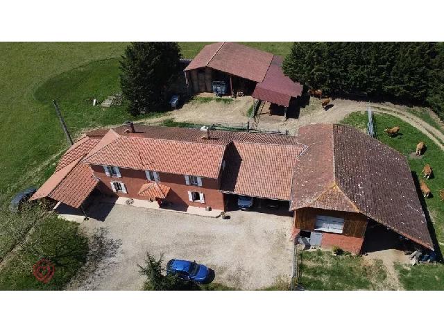 Maison&agrave; vendre &agrave;&nbsp;BLAJAN 31350 Haute-Garonne: Ferme avec vue Pyrénées dégagée Superbe ferme avec vue montagne sur 10 hectares de terrain<br />
 Au bout d'une petite route en impasse, au cœur d'un environnement naturel préservé, cette magnifique...