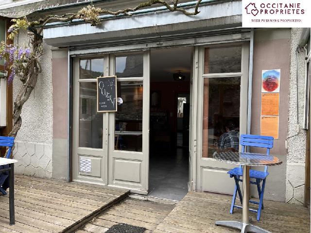Commercieel object te koop in&nbsp;MASSAT 09320 Ariège Midi-Pyrénées France: Kroegje. Commercieel pand in het dorp Massat Gelegen in het centrum van het dorp, profiteert dit commercieel pand van ca. 46 m2 van een uitstekende ligging. Het wordt momenteel uitgebaat als een assoc...