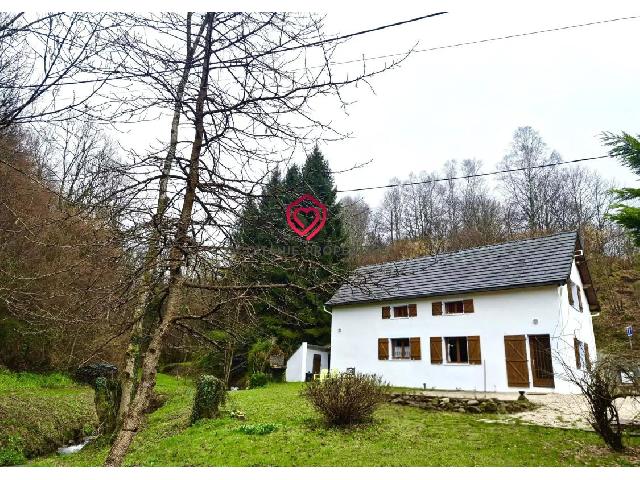 Huis te koop in&nbsp;ALOS 09200 Ariège Midi-Pyrénées France: Berghuis met land en beek In het hart van een rustige en ongerepte omgeving, aan de rand van een klein berggehucht, ontdekt u deze vrijstaande woning van ongeveer 125 m², gelegen op een prachtig perc...
