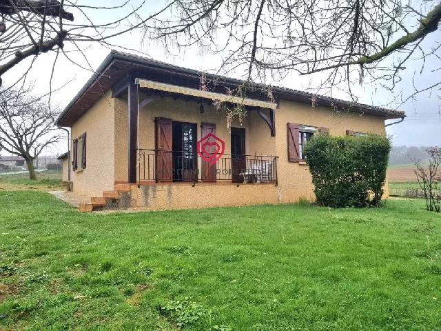 Huis te koop in&nbsp;BOUDRAC 31580 Haute-Garonne Midi-Pyrénées France: Landhuis met weiland Comfortabel huis met tuin en weiland in de buurt van de grens tussen Haute-Garonne en Hautes-Pyrénées<br />
<br />
Gelegen in een rustige omgeving, vlakbij de grens tussen Haute-Garonne (...