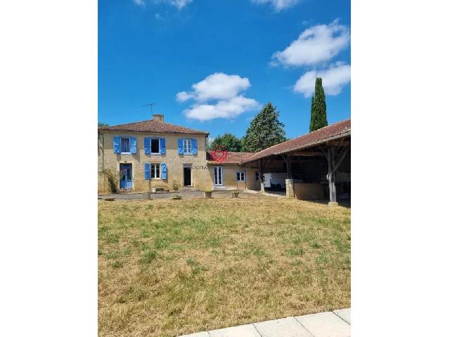House for sale in&nbsp;SEISSAN 32260 Gers Midi-Pyrénées France: Beautiful renovated farmhouse with outbuildings Beautiful renovated farmhouse with several outbuildings on 1.5hectares of land in the Gers.<br />
<br />
At the end of a long, grassy path in the middle, lies thi...