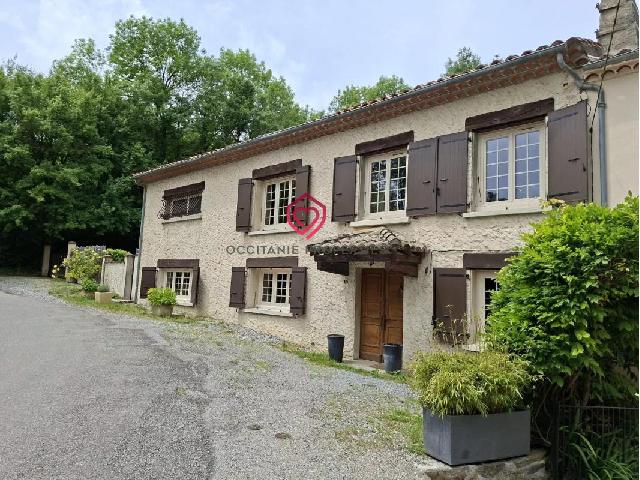 Huis te koop in&nbsp;CASTELNAUDARY 11400 Aude Languedoc Roussillon France: Groot gezinshuis midden in de natuur Op slechts 15 minuten van Castelnaudary en 10 minuten van Revel, in het hart van het charmante dorpje Labécède-Lauragais, ontdekt u dit prachtige pand met meer d...
