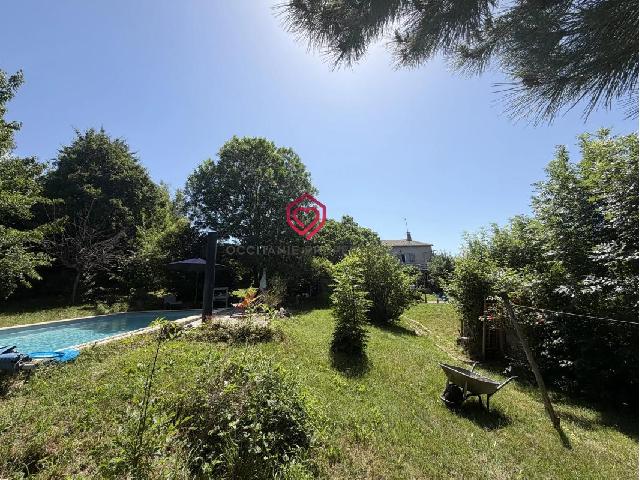 Haus zu verkaufen in&nbsp;SOULA 09000 Ariège Midi-Pyrénées Frankreich: Haus mit Nebengebäude und Scheune. Dieses Anwesen besteht aus einem Haupthaus (88,7 m²), einem separaten Wohnhaus (80 m²) und einer angrenzenden Scheune (50 m²). Das gesamte Anwesen befindet sich ...