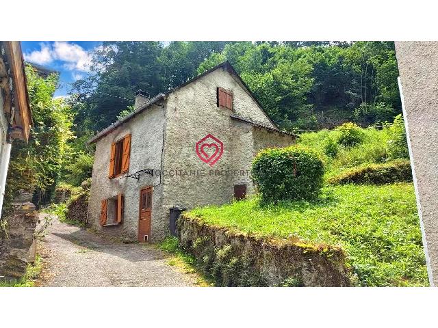 Haus zu verkaufen in&nbsp;COUFLENS 09140 Ariège Midi-Pyrénées Frankreich: Charmantes Steinhaus in den Bergen. Dieses freistehende Steinhaus mit ca. 48 m² Wohnfläche befindet sich in sehr gutem Zustand und liegt in einem Bergdorf auf 860 m Höhe. Es steht auf einem ca. 200...