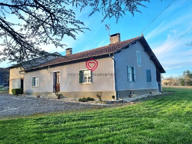 Landwirtschafliche-Immobilie zu verkaufen in&nbsp;SEISSAN 32260 Gers Midi-Pyrénées Frankreich: Renoviertes Bauernhaus mit Nebengebäuden auf 55 ha Im Herzen der Landschaft des Departements Gers (32) in der Region Okzitanien profitiert dieser kleine renovierte Bauernhof von einer friedlichen und...