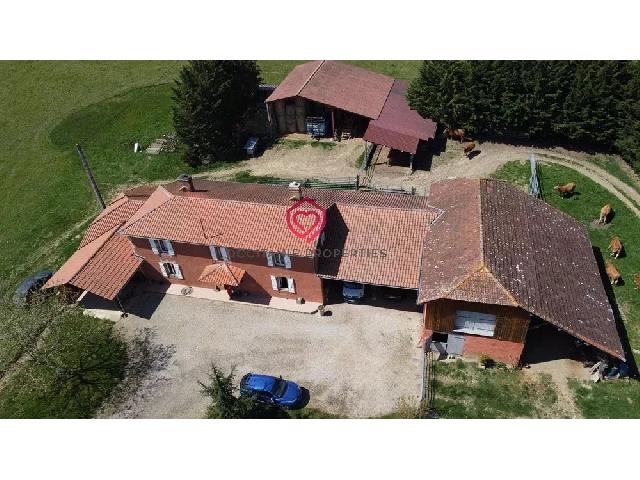 Agrarisch bedrijf te koop in&nbsp;BLAJAN 31350 Haute-Garonne Midi-Pyrénées France: Boerderij met vrij uitzicht op de Pyreneeën Prachtige boerderij met uitzicht op de bergen op 10 hectare grond<br />
Aan het einde van een kleine doodlopende weg, midden in een ongerepte natuurlijke omgevi...