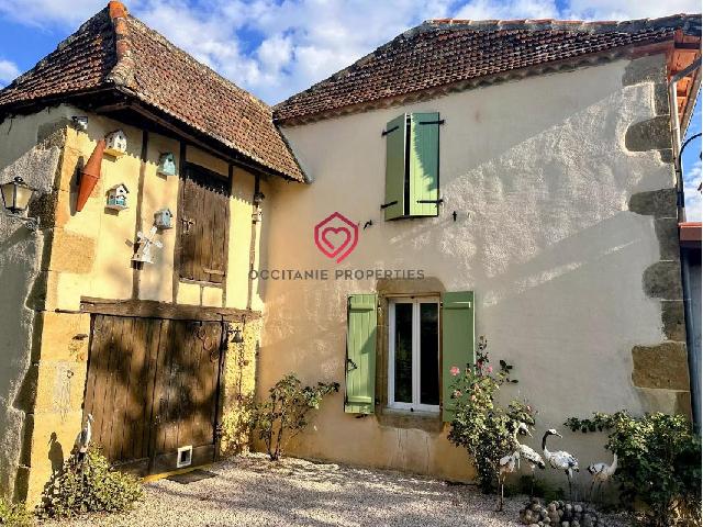 Huis te koop in&nbsp;ARMOUS ET CAU 32230 Gers Midi-Pyrénées France: Karakter Boerderij met Gastcottage, 9 Hectare, Zwembad en Panoramisch Uitzicht nabij Marciac, Gers Ontsnap naar het hart van het Gers landelijke gebied met deze prachtig gepresenteerde landelijke boer...