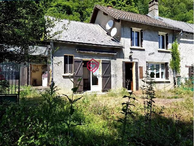 Huis te koop in&nbsp;ALEU 09320 Ariège Midi-Pyrénées France: Berghuis is zeer rustig gehucht Bergwoning met bijgebouwen.<br />
Gelegen in een rustig gehucht van de gemeente Aleu, biedt deze charmante halfvrijstaande bergwoning (geschakeld aan één zijde) 57,2 m² w...