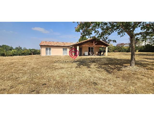 Huis te koop in&nbsp;CAMPAGNE SUR ARIZE 09350 Ariège Midi-Pyrénées France: Bungalow met terrein Gelegen aan de rand van een dorp, dit vrijstaande huis uit de jaren 2000, met ongeveer 114 m² woonoppervlak op de begane grond, biedt een rustige en groene leefomgeving, met een ...