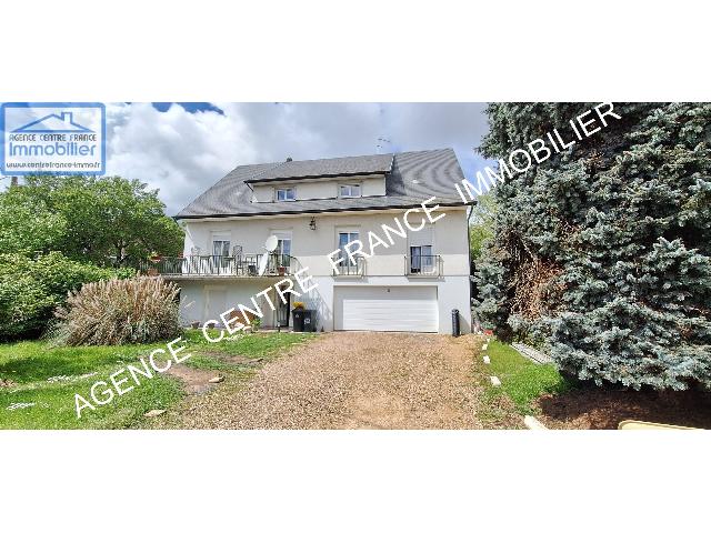 Huis te koop in BOURGES 18000 Cher Centre France: Woonhuis op een terrein van 1571 m2 met een woonoppervlakte van 310 m2. Indeling: 8 vertrekken, woonkamer van 32 m2, slaapkamer op de begane grond, 7 slaapkamers, 2 badkamers, badkamer met douche. Gar...