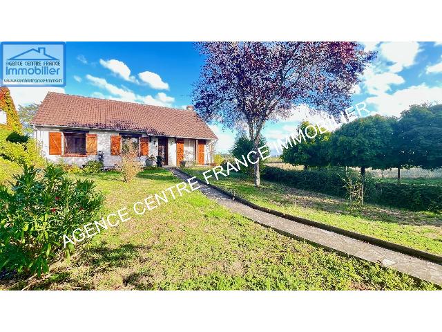 Huis te koop in&nbsp;VASSELAY 18000 Cher Centre France: Charmante woning met 3 kamers en een prachtige tuin. EXCLUSIEF MANDAAT. Deze charmante gelijkvloerse woning van 76 m², volledig onderkelderd, staat op een prachtig perceel van 1680 m². Gelegen op sl...