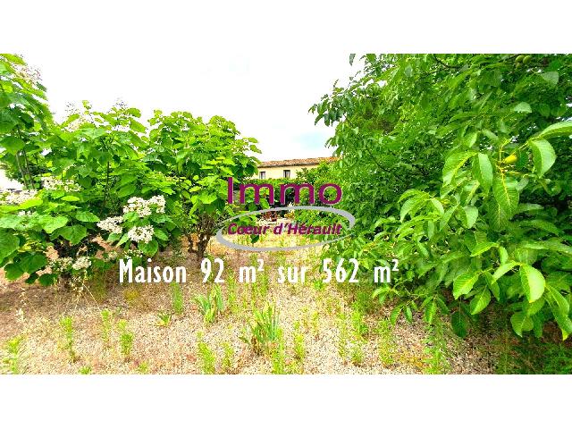 Huis te koop in GIGNAC 34150 Hérault Languedoc Roussillon France: Woonhuis op een terrein van 562 m2 met een woonoppervlakte van 92 m2. Indeling: 4 vertrekken, woonkamer van 23 m2, 3 slaapkamers, badkamer met douche. Garages: 1. Interne parkeerplaatsen: 2. Externe p...