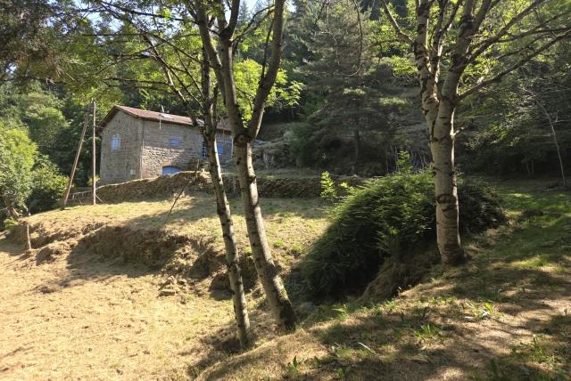 Huis te koop in DÉSAIGNES 07570 Ardèche Rhônes-Alpes Frankrijk: Charmant landhuis, ideaal als tweede woning, gelegen in een landelijke omgeving in de gemeente Désaignes, aan de weg Désaignes - Saint Agreve. Het beschikt over aangrenzend terrein met een prachtig ...