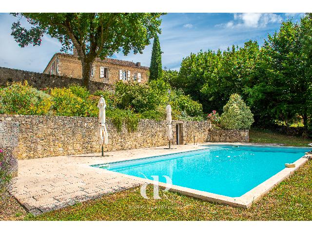 Huis te koop in GRAMONT 82 Tarn-et-Garonne Midi-Pyrénées Frankrijk: Uniek karakter Eigendom in Hamlet Gelegen in een charmant dorp, is dit prachtige 